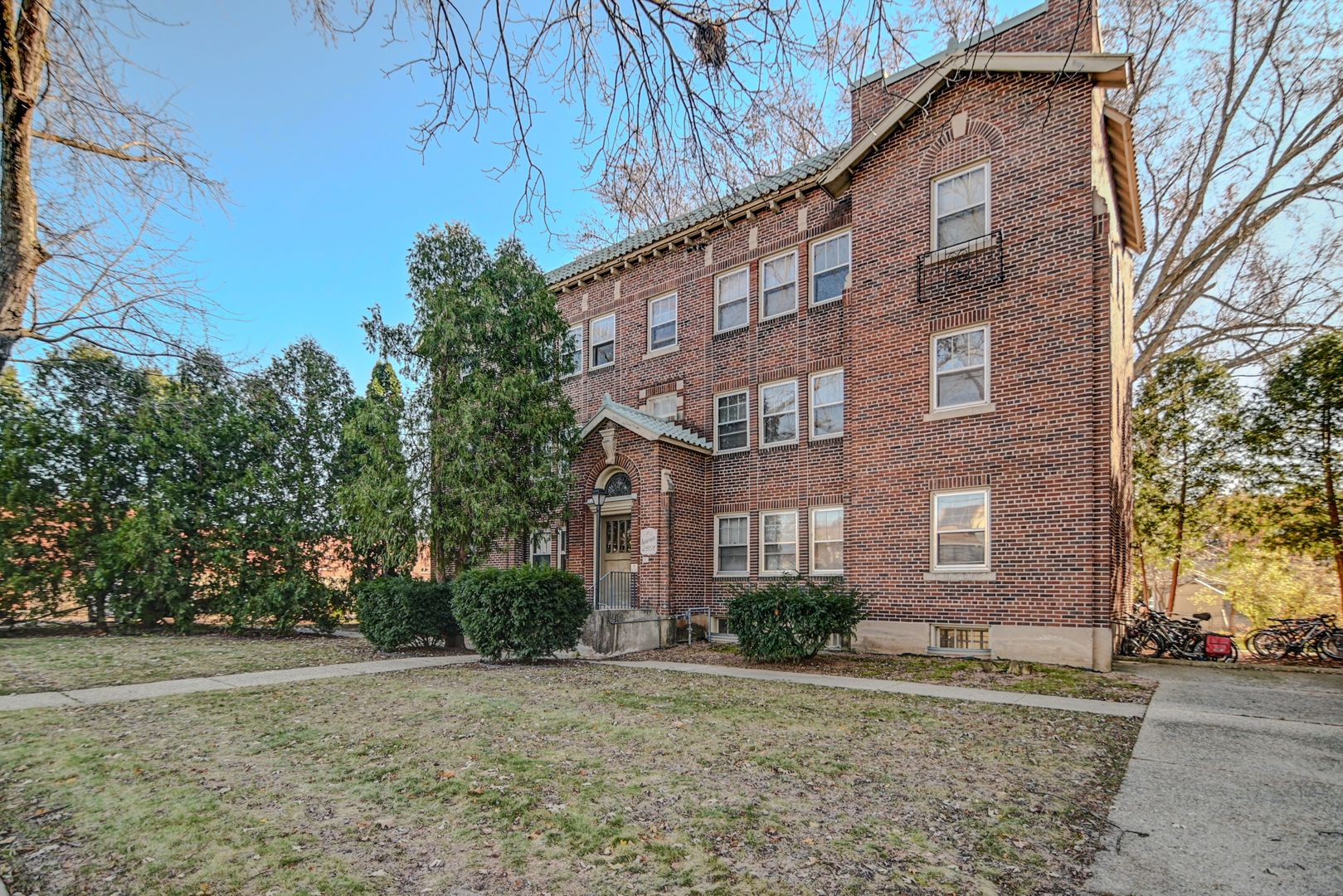 Madison Apartment: 2801 Monroe Street