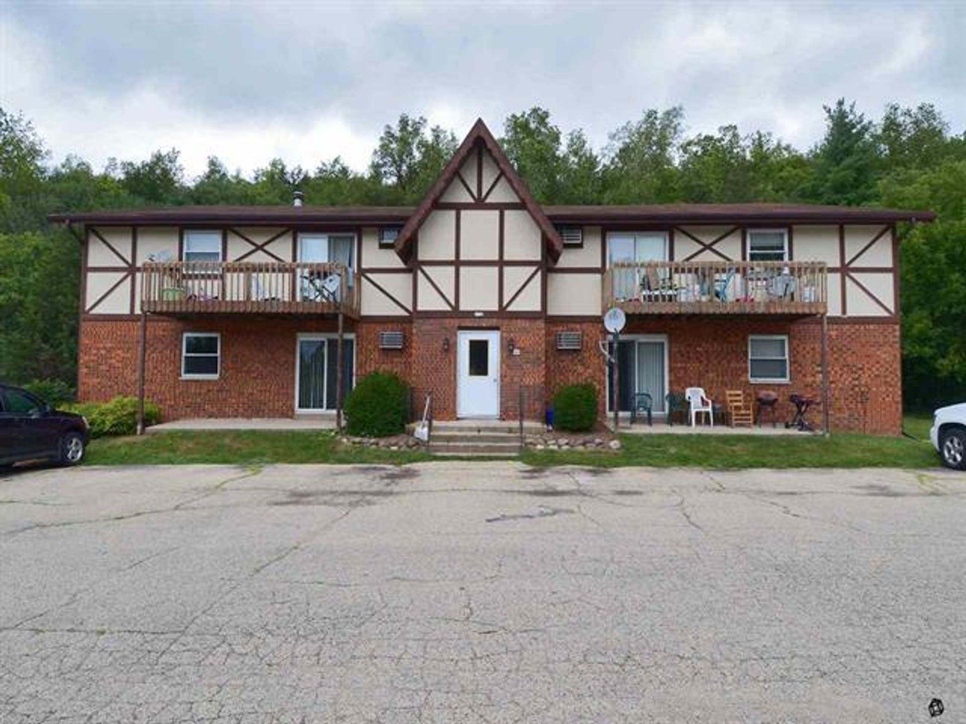 Cross Plains Apartment: 2721 Westview Court