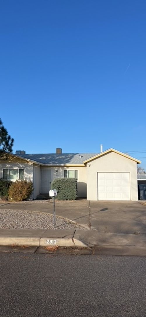 Albuquerque House: 2913 Alvarado NE