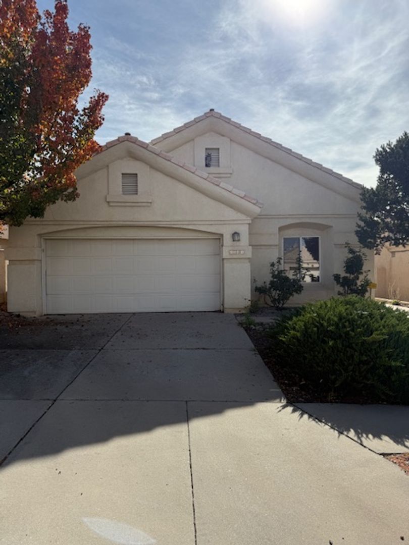 Albuquerque House: 8708 Palomar Ave NE