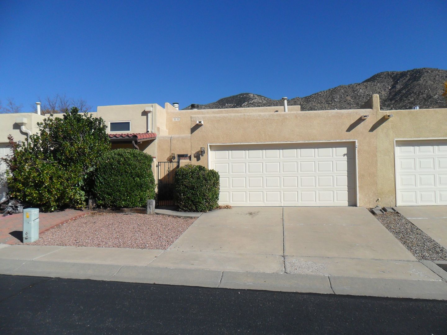 Albuquerque Townhome: 12800 Comanche Rd NE #12