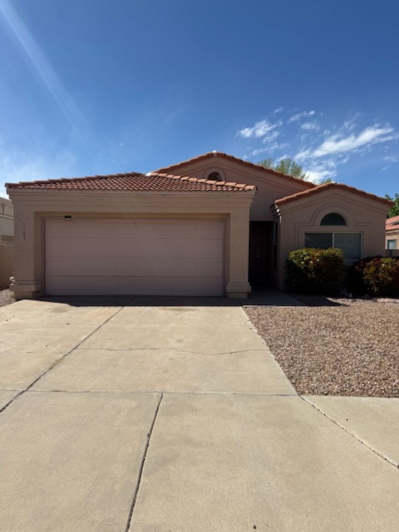 Albuquerque House: 1105 Tony Sanchez Dr SE