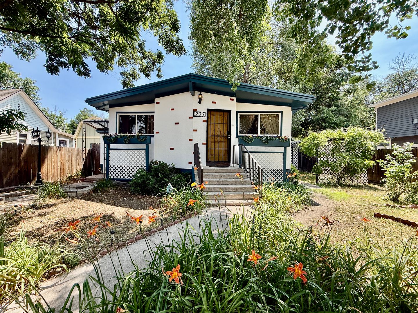 Colorado Springs House: 225 N Institute St