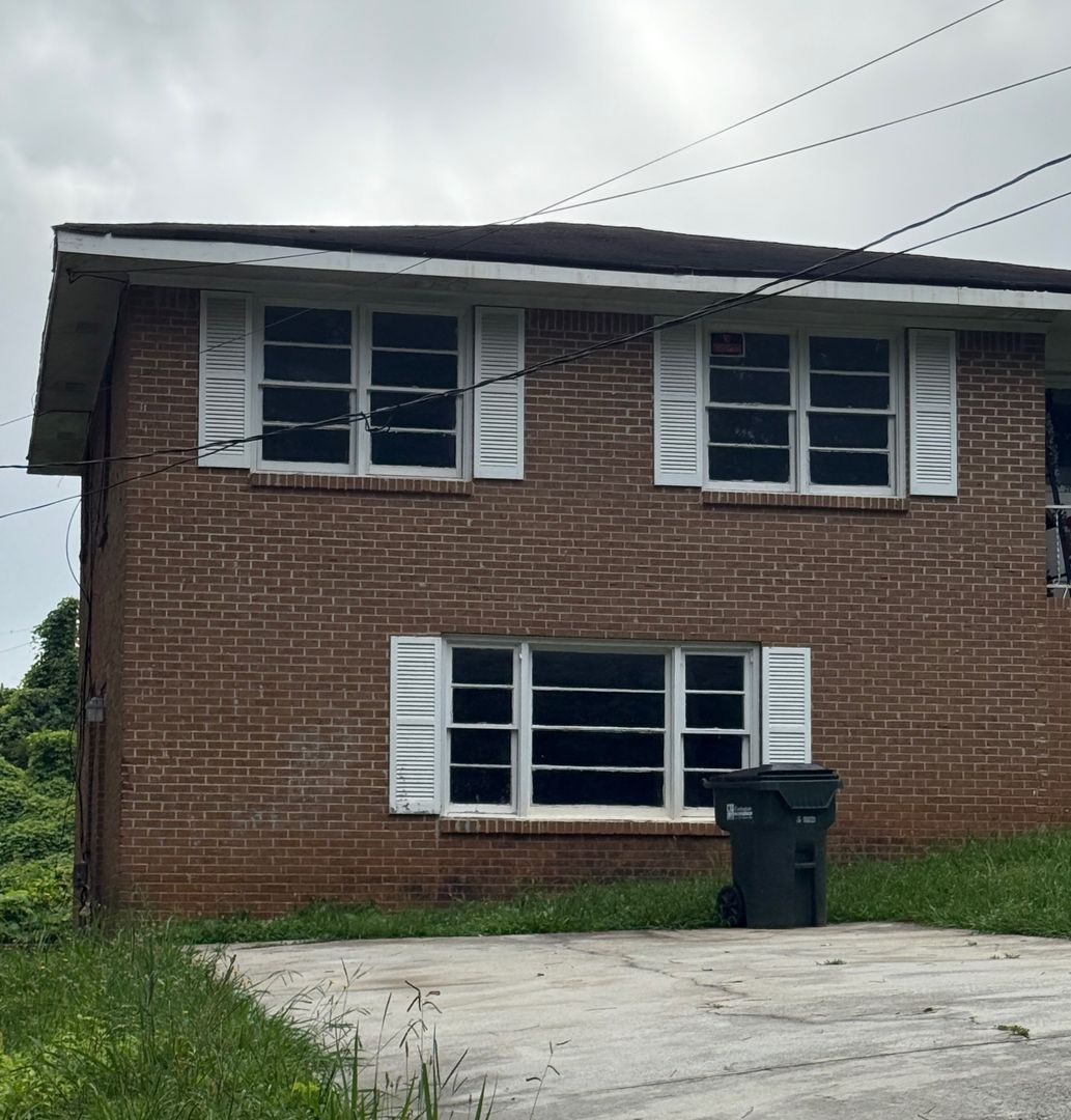 Covington Apartment: 8193 / 8195 Spillers