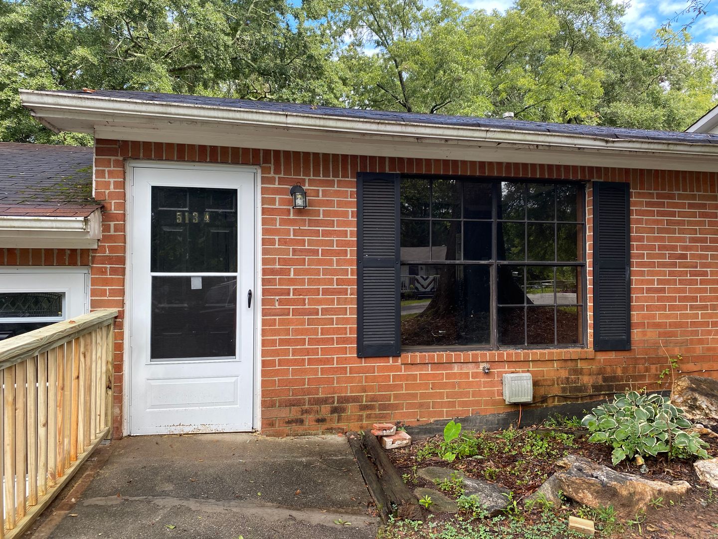 Covington Apartment: 5132 / 5136 Hackett St.