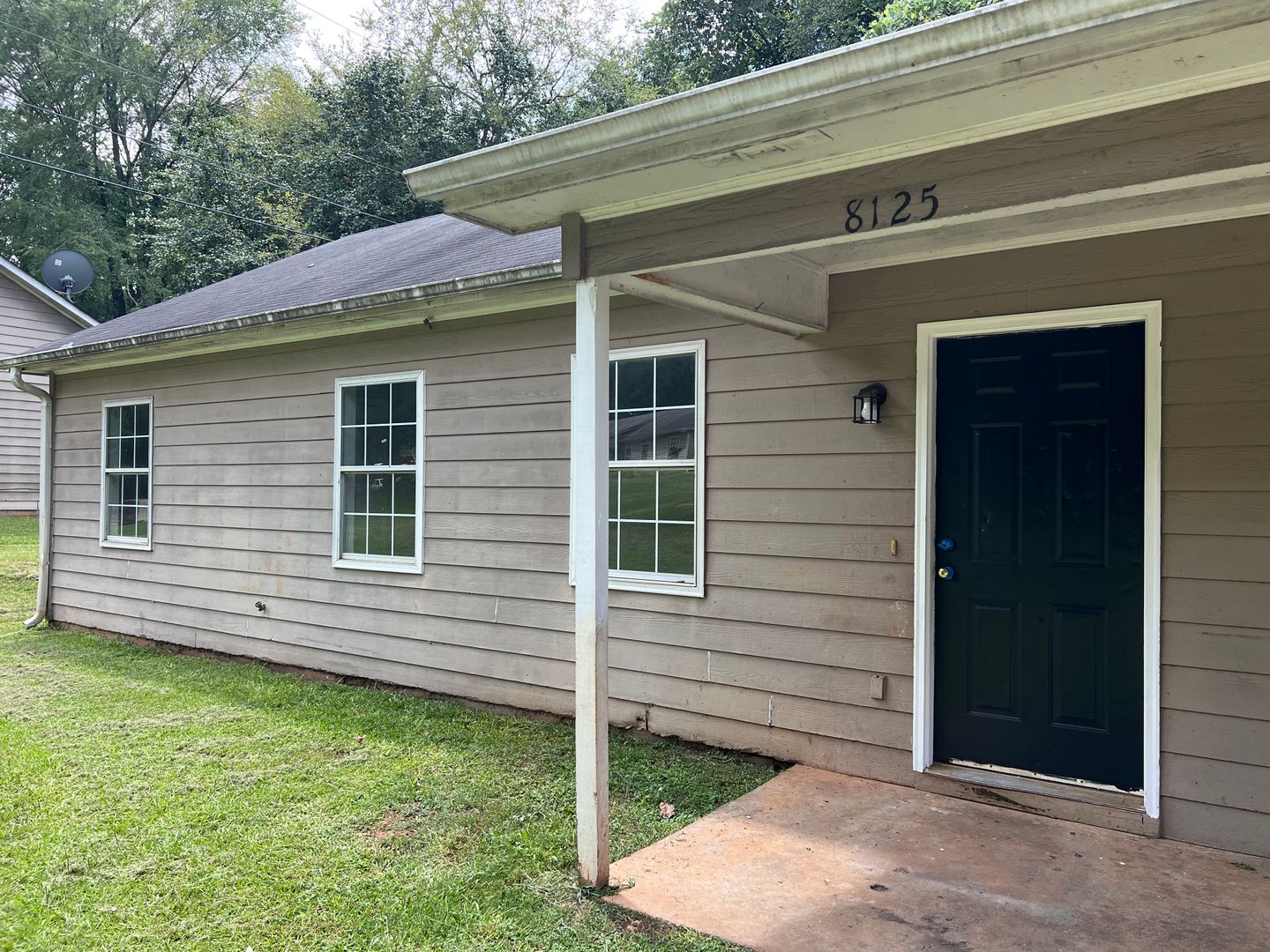 Covington Apartment: 8125 / 8127 Carlton Trail