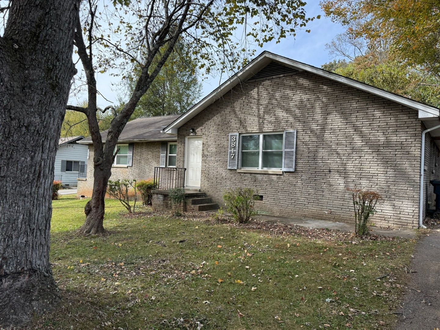 Knoxville Apartment: 3815 Woodlake Dr.