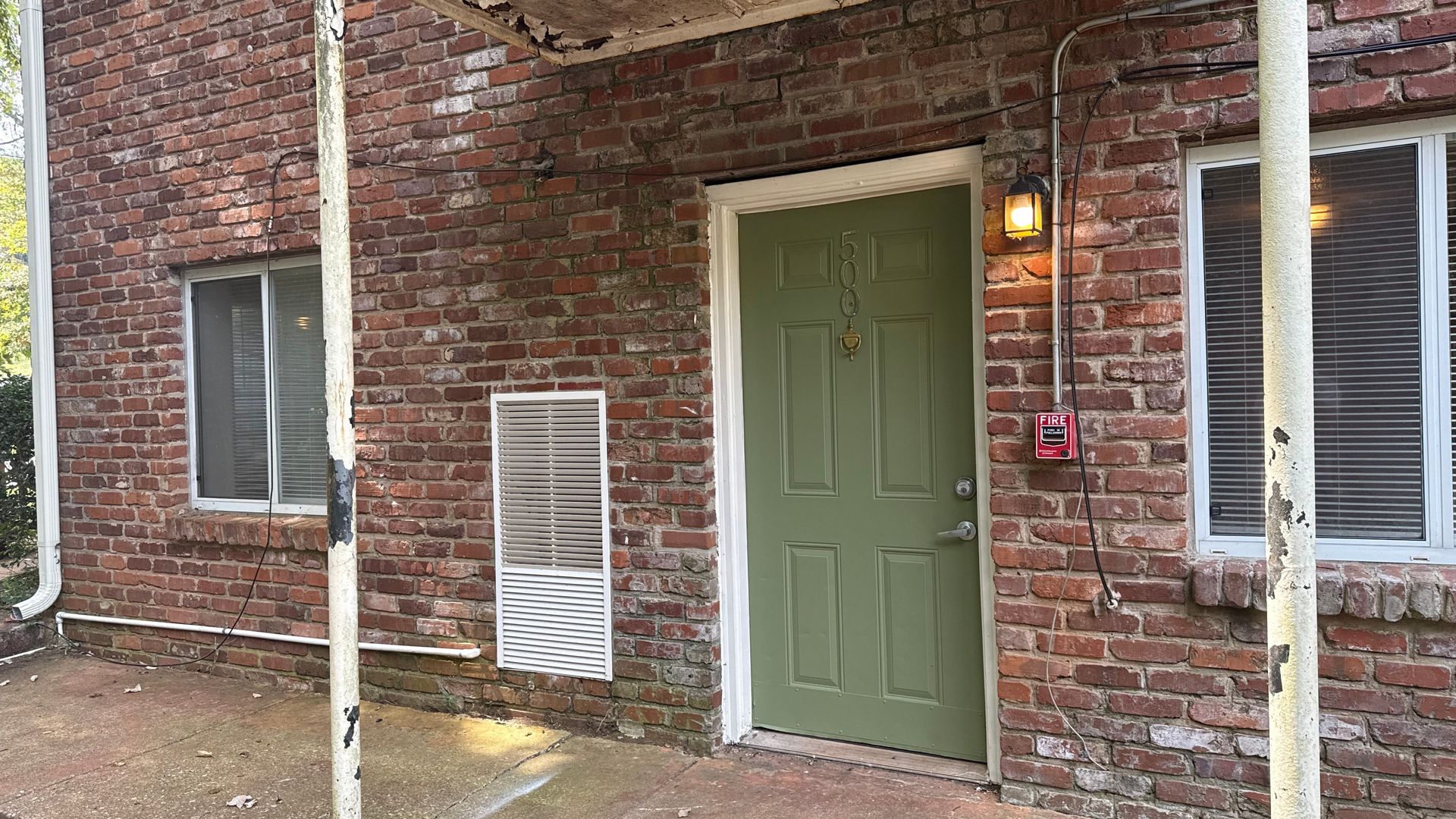 Knoxville Apartment: 430 E. Red Bud Rd.