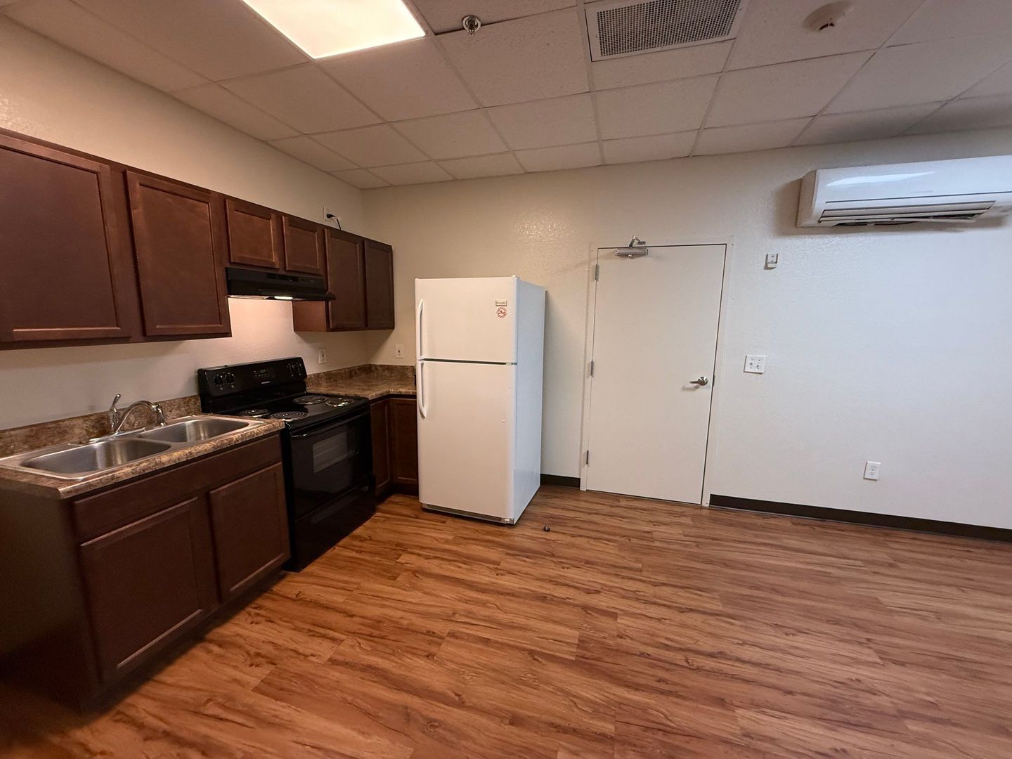 Harriman Apartment: 415 Devonia St.