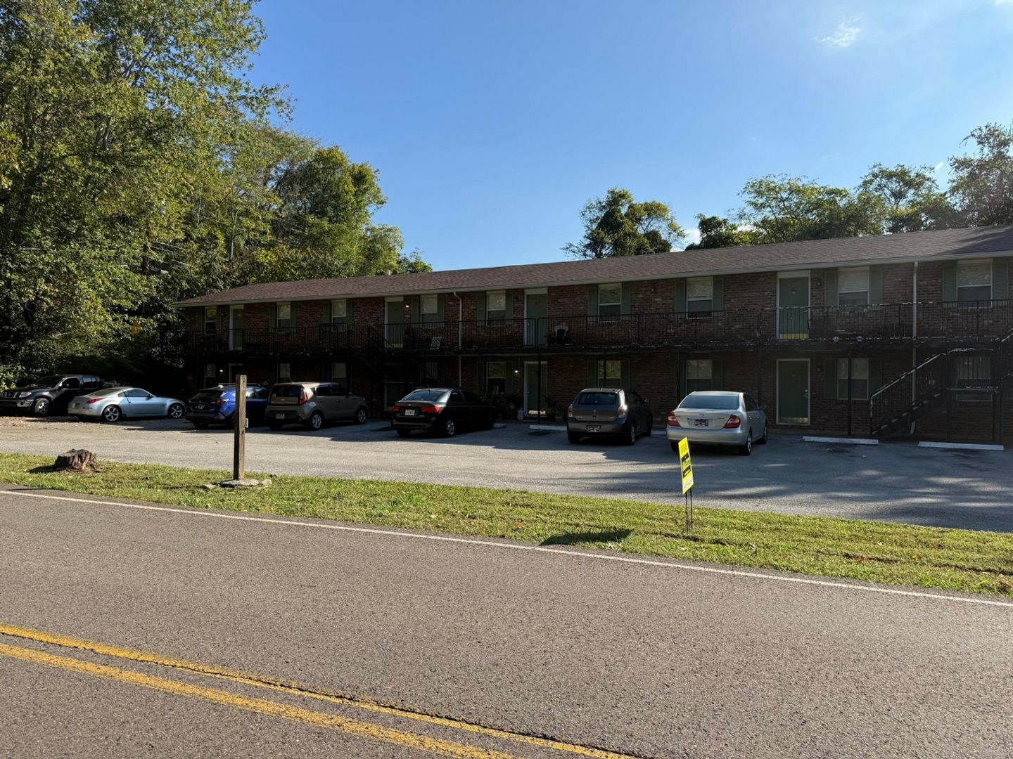 Knoxville Apartment: 430 E. Red Bud Rd.