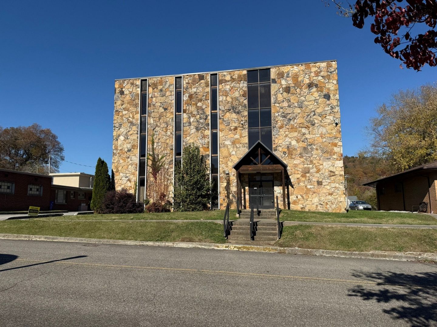 Harriman Apartment: 415 Devonia St.