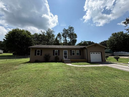 ** ~~ Beautiful 3 bedroom 2 bath house in Lenoir City, TN ~~ **