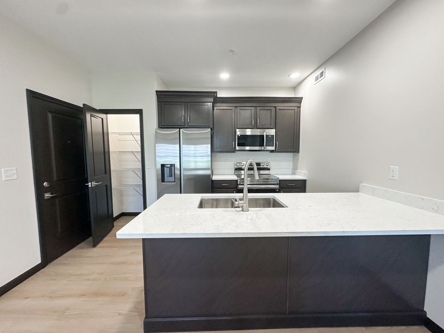 New! Beautiful 1 Bed, 1 Bath Apartment in PRIME location!  Furnished & Unfurnished Options Available!