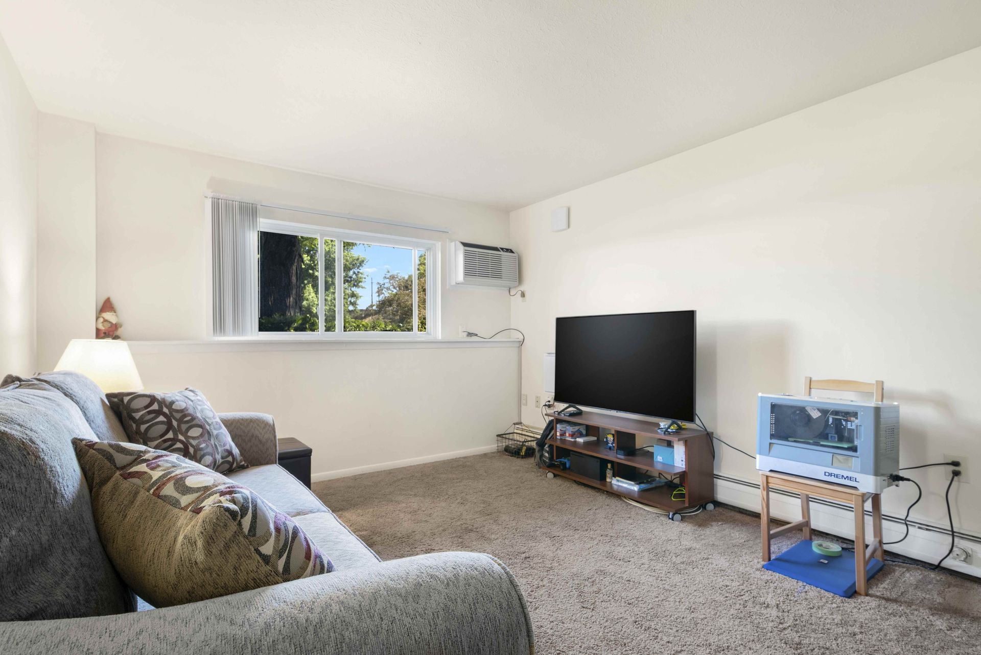 Mentor Apartment: 7950 Mentor Ave