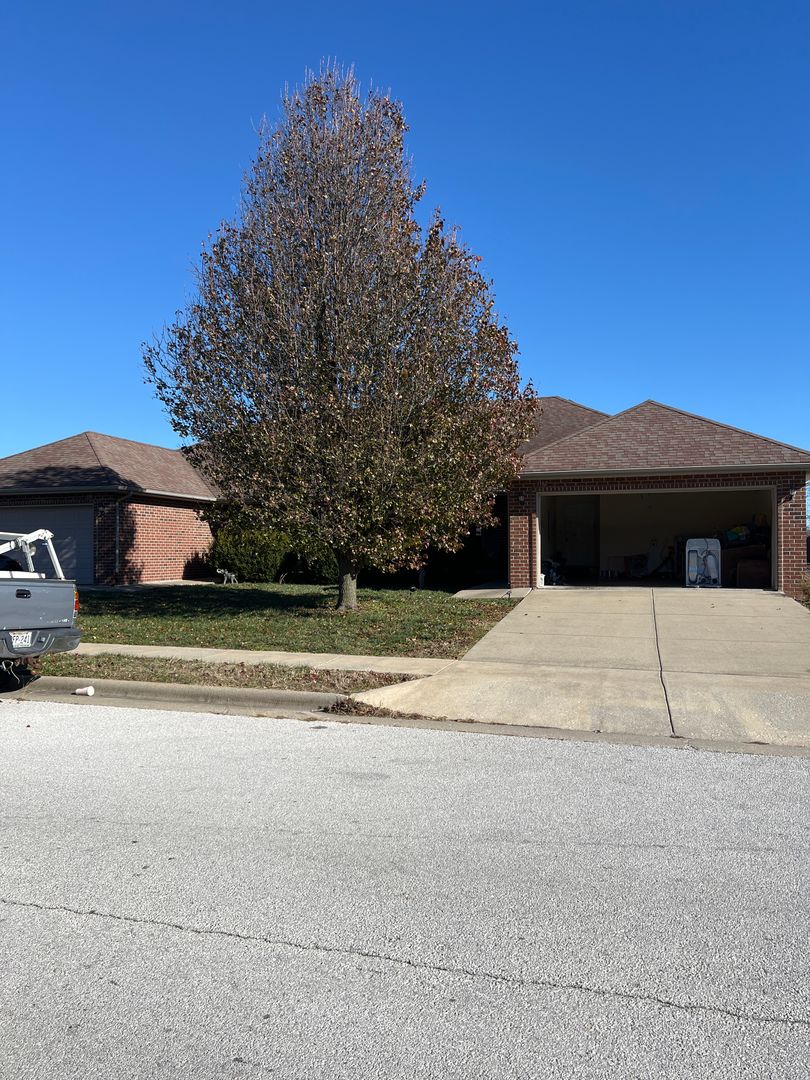 Ozark Apartment: 1112 N. 25th St.