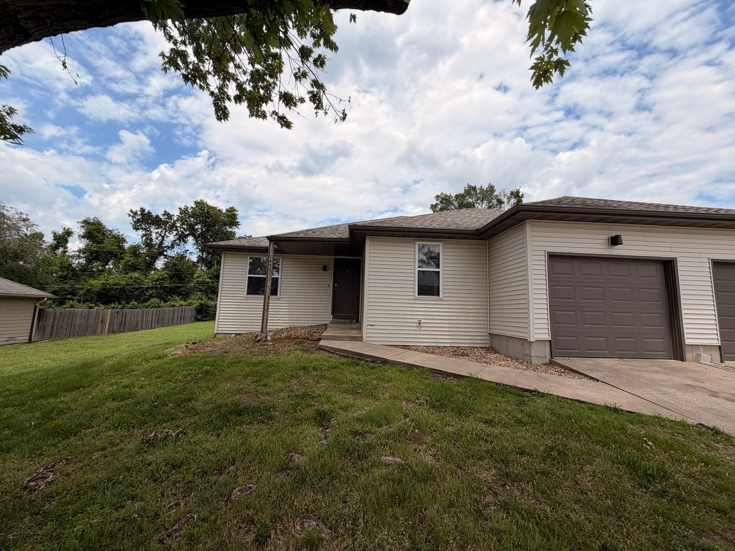 Springfield Apartment: Grandview Plaza