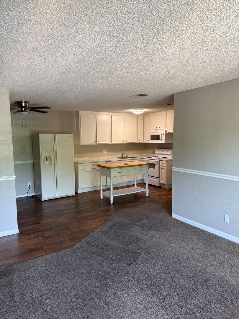 Rancho Cordova Apartment: 2080 W La Loma Drive