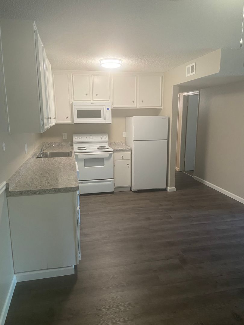 Rancho Cordova Apartment: 2080 W La Loma Drive