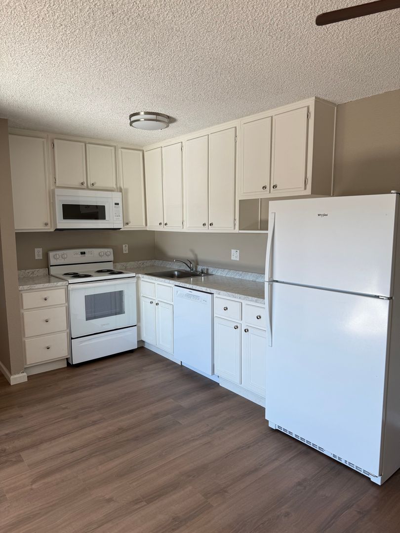 Rancho Cordova Apartment: 2080 W La Loma Drive