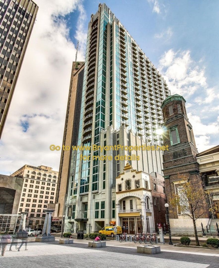 Nashville House: 415 Church St #2402