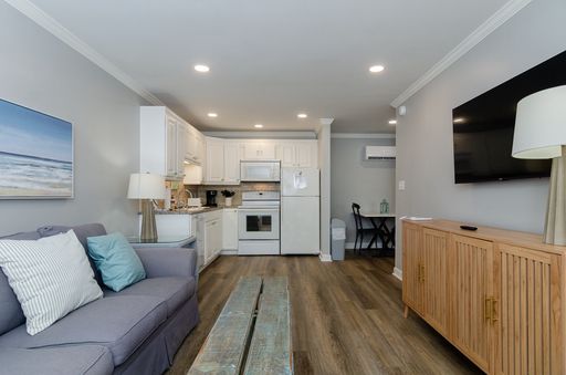 (W340) 40 N. Lumina Avenue #101 Wrightsville Beach, NC 28480