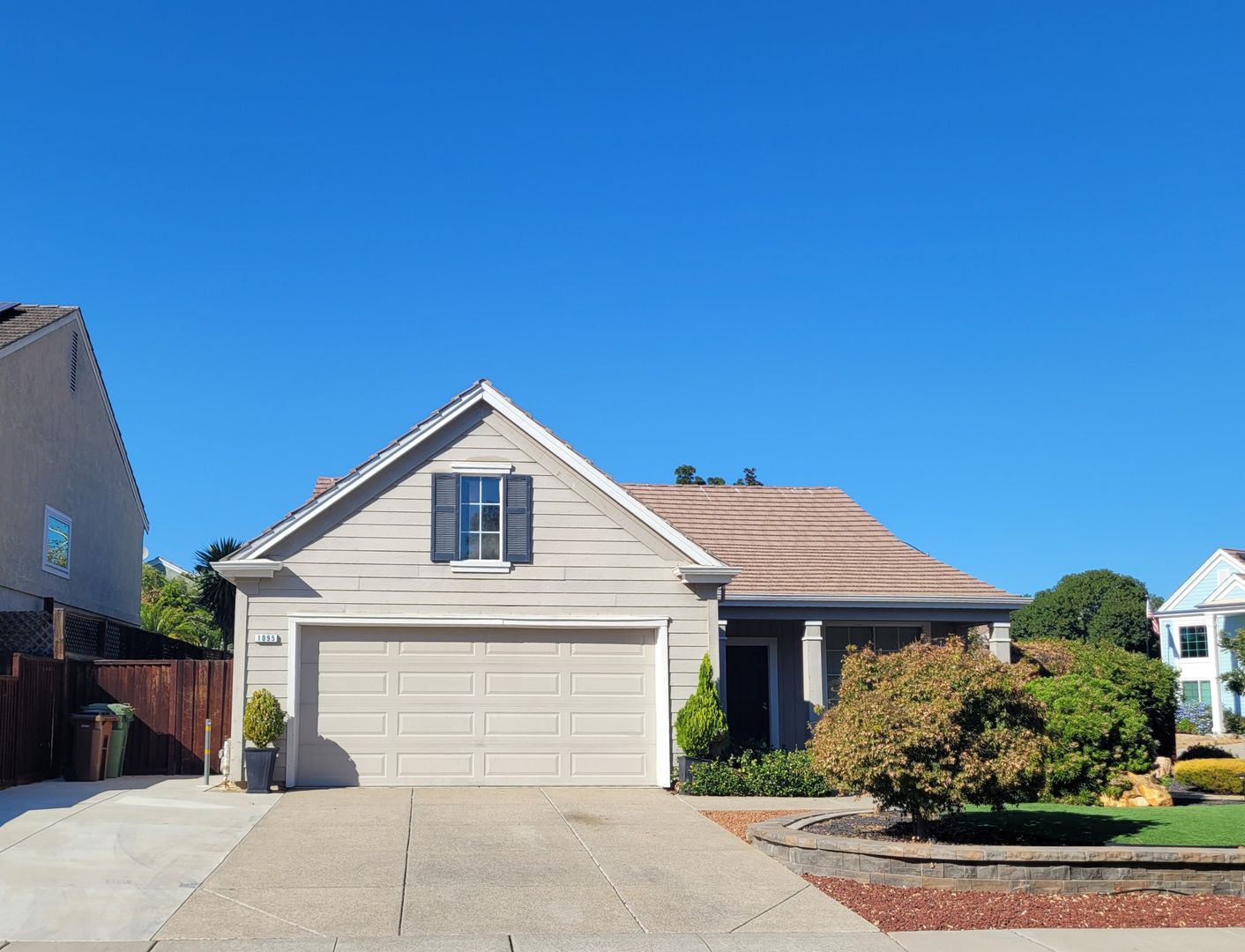 Brentwood House: 1095 Crescent Drive