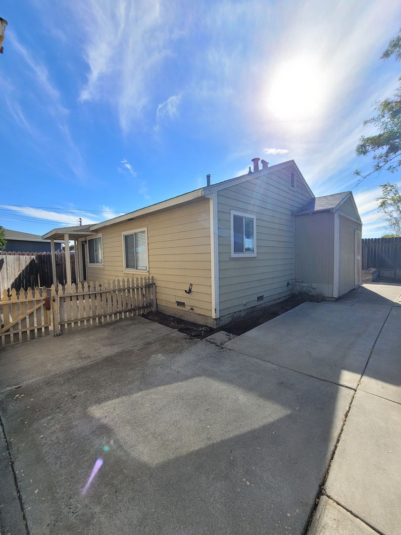Oakley Apartment: 32 O'Neil Court
