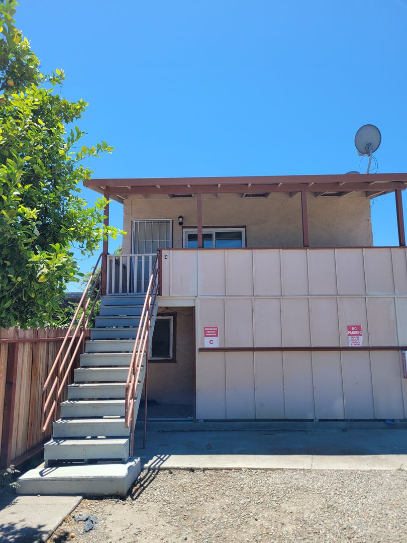 Antioch Apartment: 619 W 17th Street