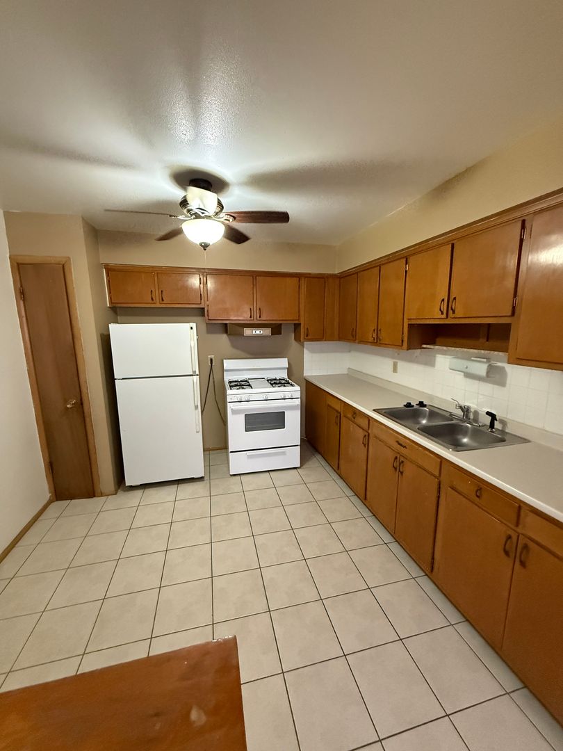 Cudahy Apartment: 3019 E. Adams Avenue - Apt#3
