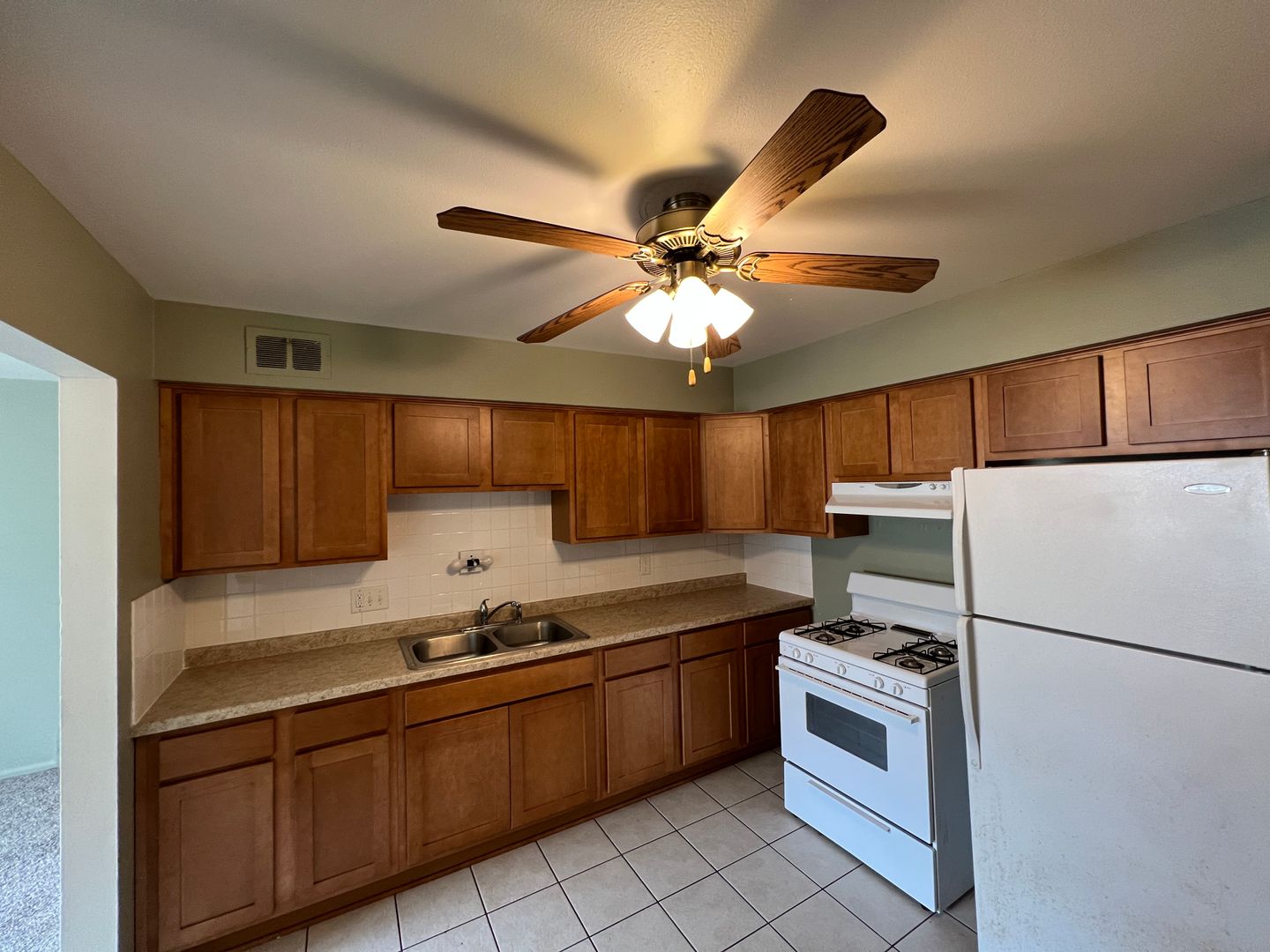 Cudahy Apartment: 3001 E. Adams Avenue - Apt#5