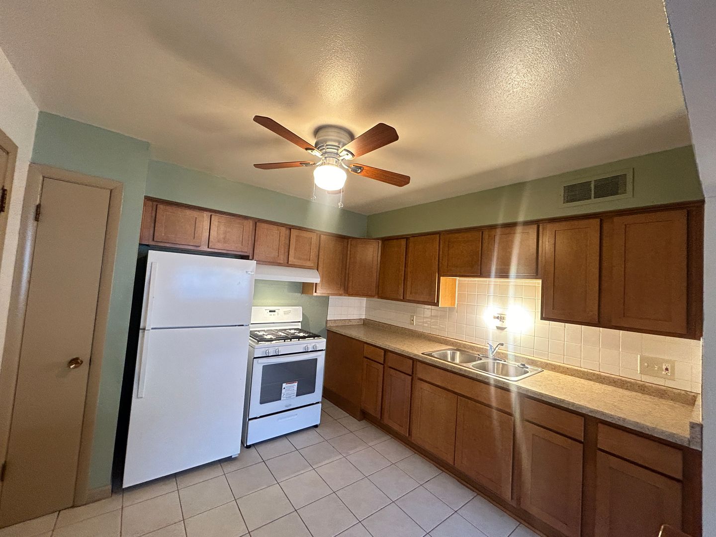 Cudahy Apartment: 2929 E. Adams Avenue - Apt#7