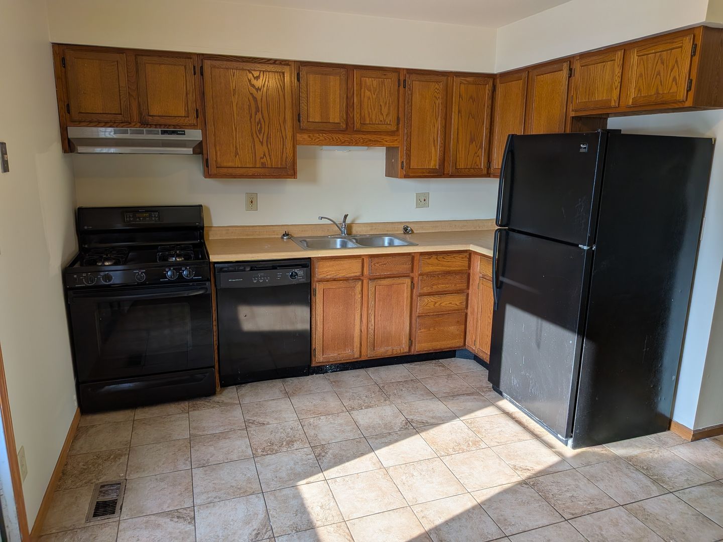 Merrillville Apartment: 3753 W 73rd Place