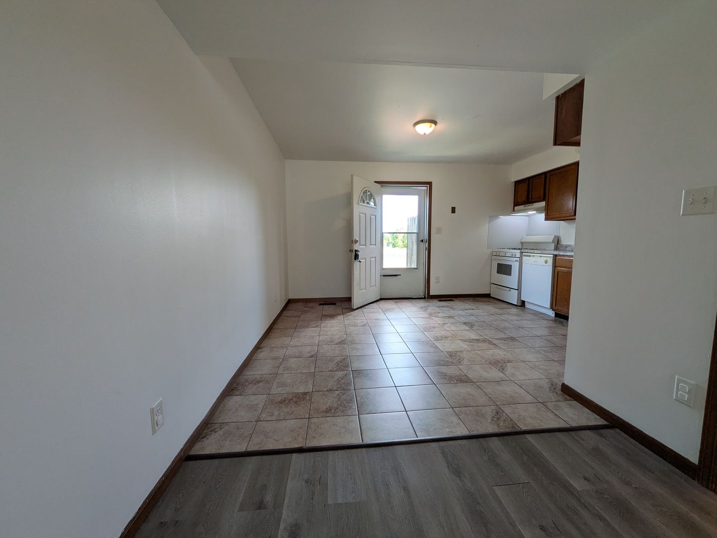 merrillville Apartment: 3710 W. 73rd Place