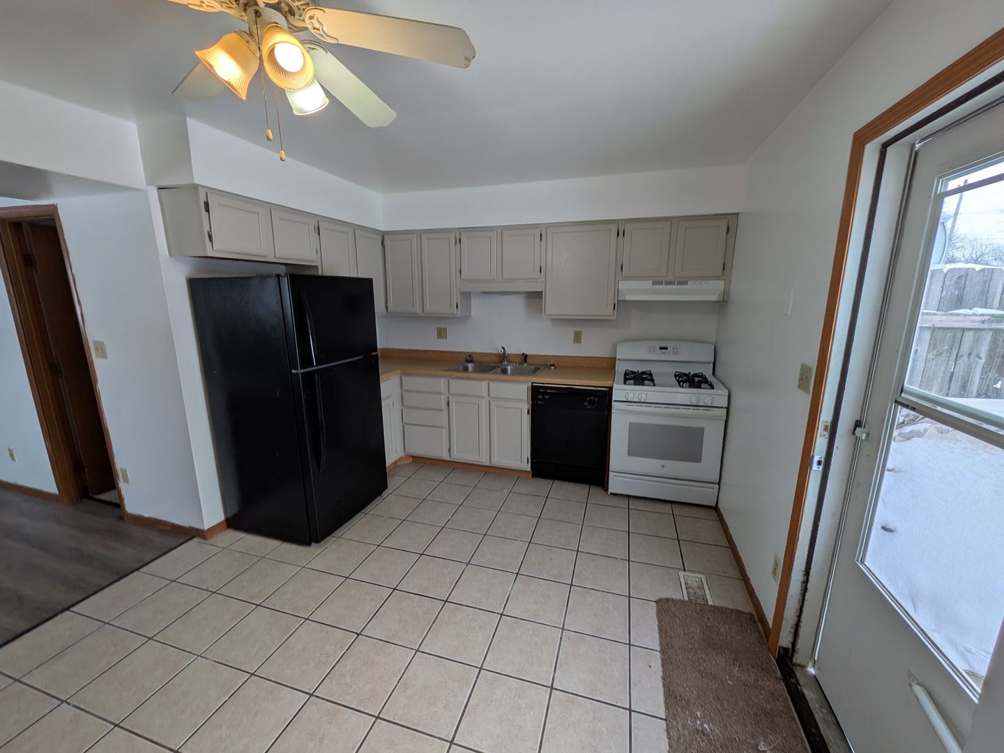 Merrillville Apartment: 3753 W 73rd Place