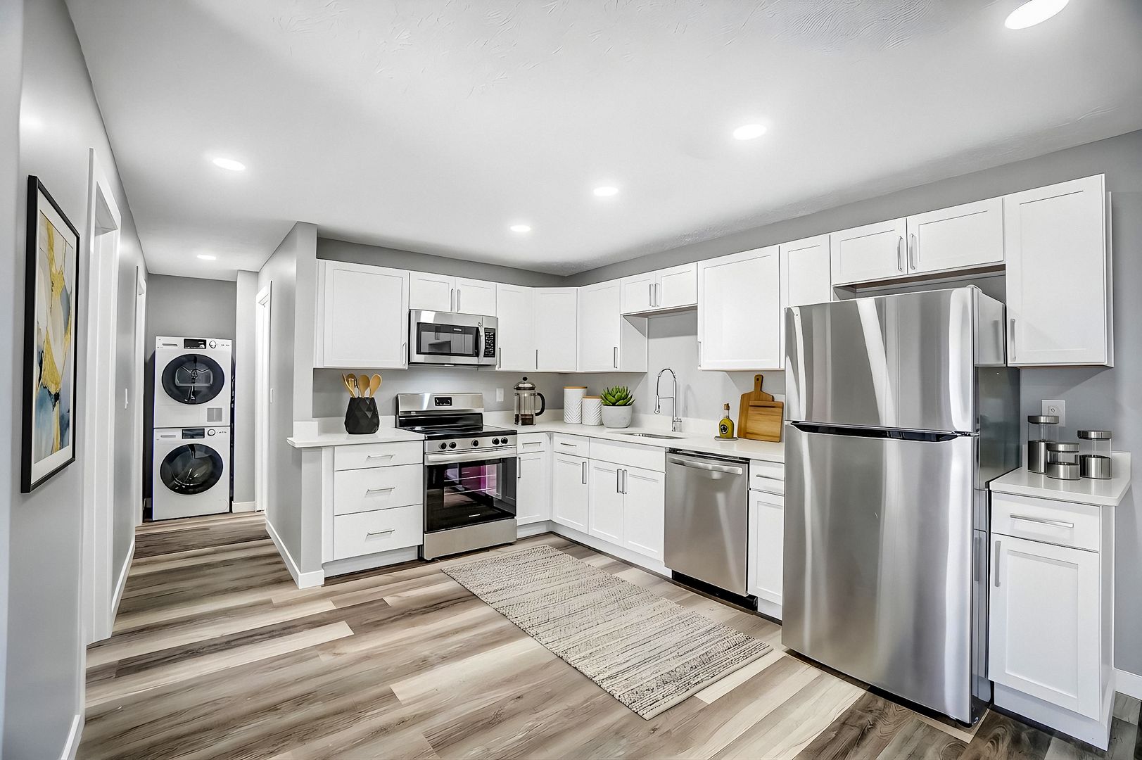 Cincinnati Apartment: 5566 Hillside Ave