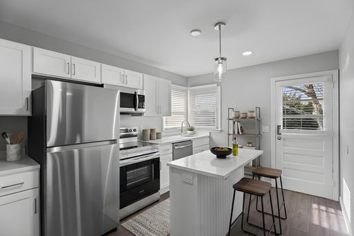 2-Bedroom, 1-Bathroom – photo 1
