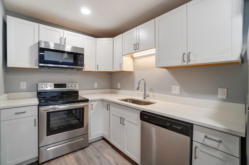 1-Bedroom, 1-Bath River View – photo 1
