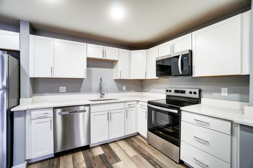 2-Bedroom, 2-Bath With Office and Balcony – photo 1