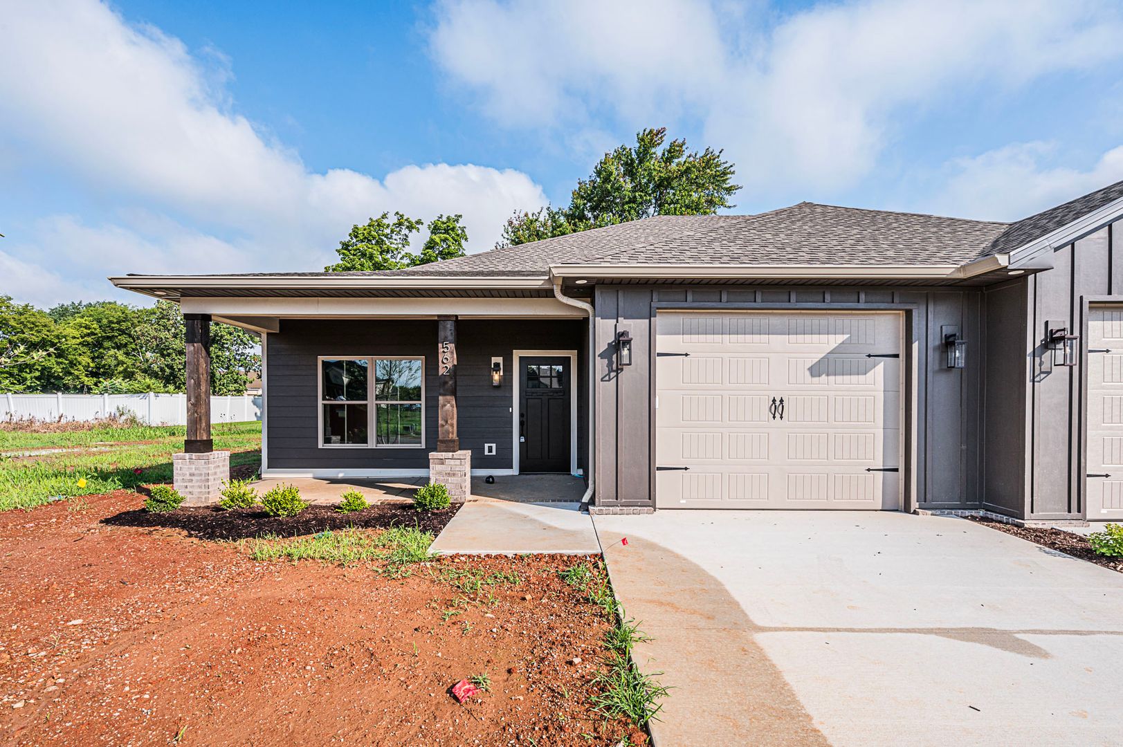 Bowling Green House: 562 Providence Court