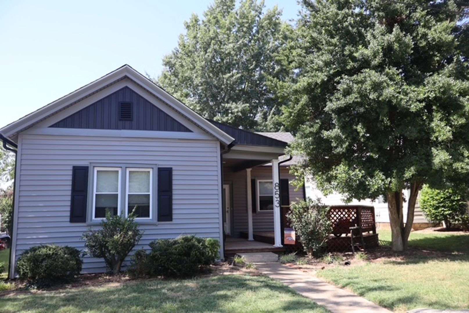 Bowling Green Apartment: 853 E 11th St