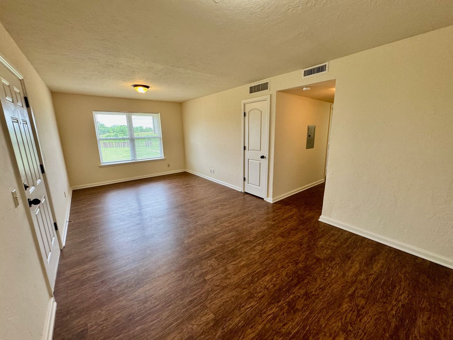 El Reno Apartment: 801 N. Willie Miner Ave.