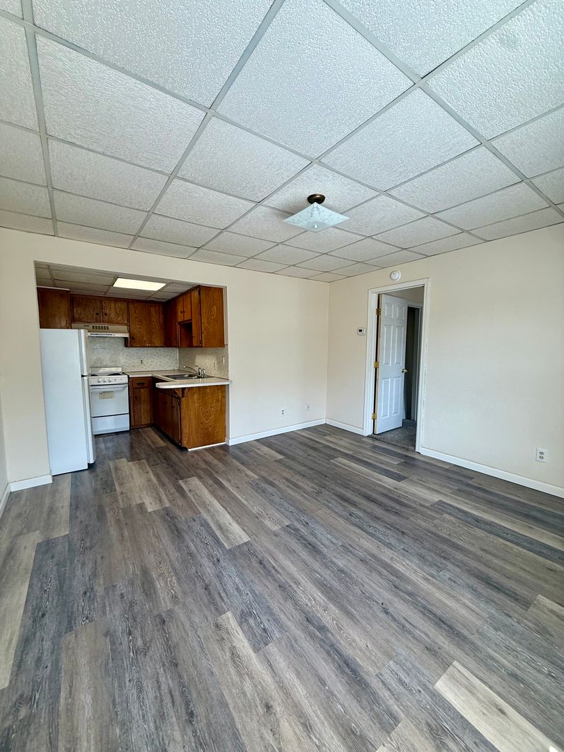 El Reno Apartment: 603 South Evans Avenue