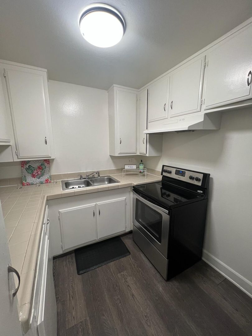 Corona Apartment: 508 S. Victoria Ave.