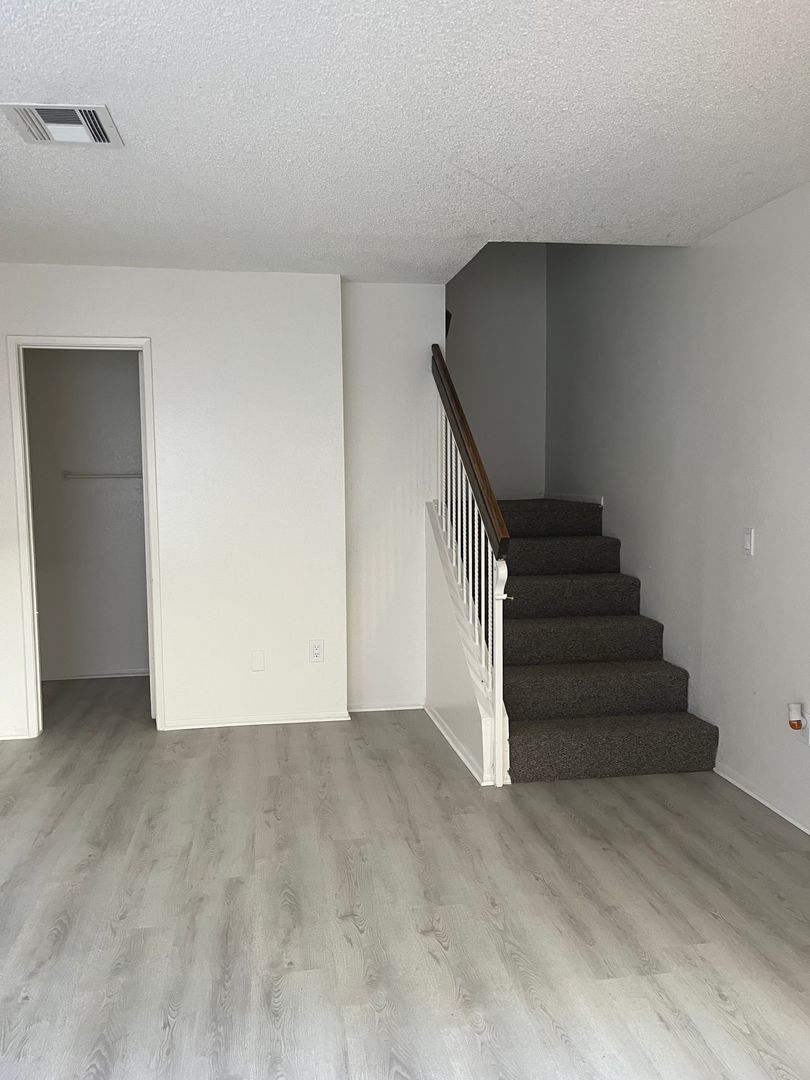 Fontana Apartment: 17015-17016 Ivy Ave