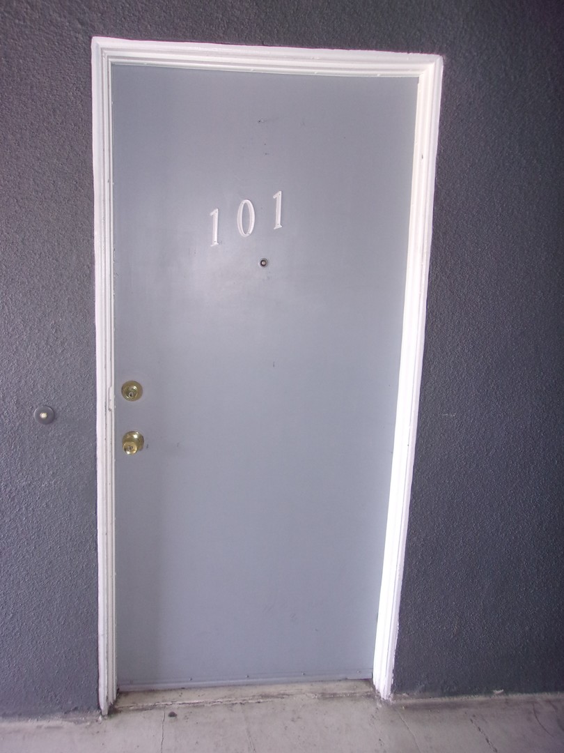 Corona Apartment: 505 W. Grand Boulevard