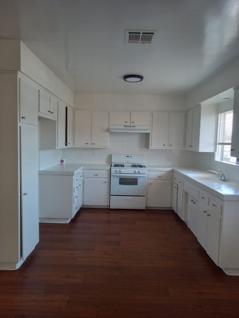 Fontana Apartment: 8190 Wheeler Ave.