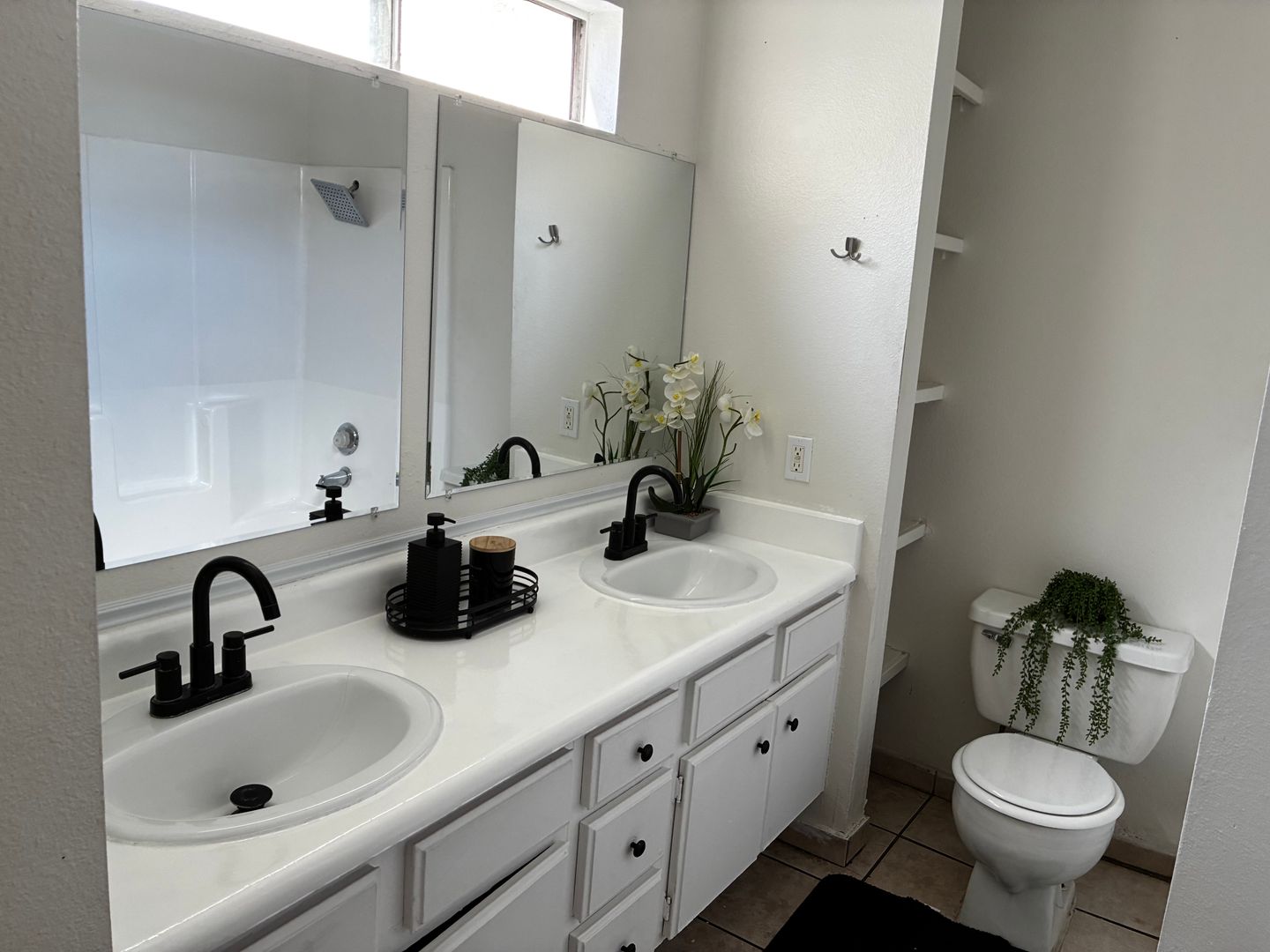 Santa Ana Apartment: 1329 W. Civic Center Dr.