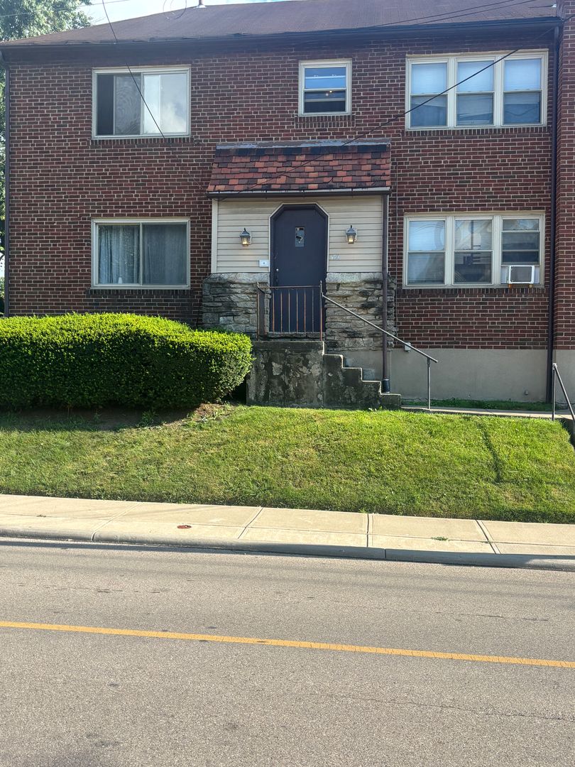 Cincinnati Apartment: 4248 Langley Ave
