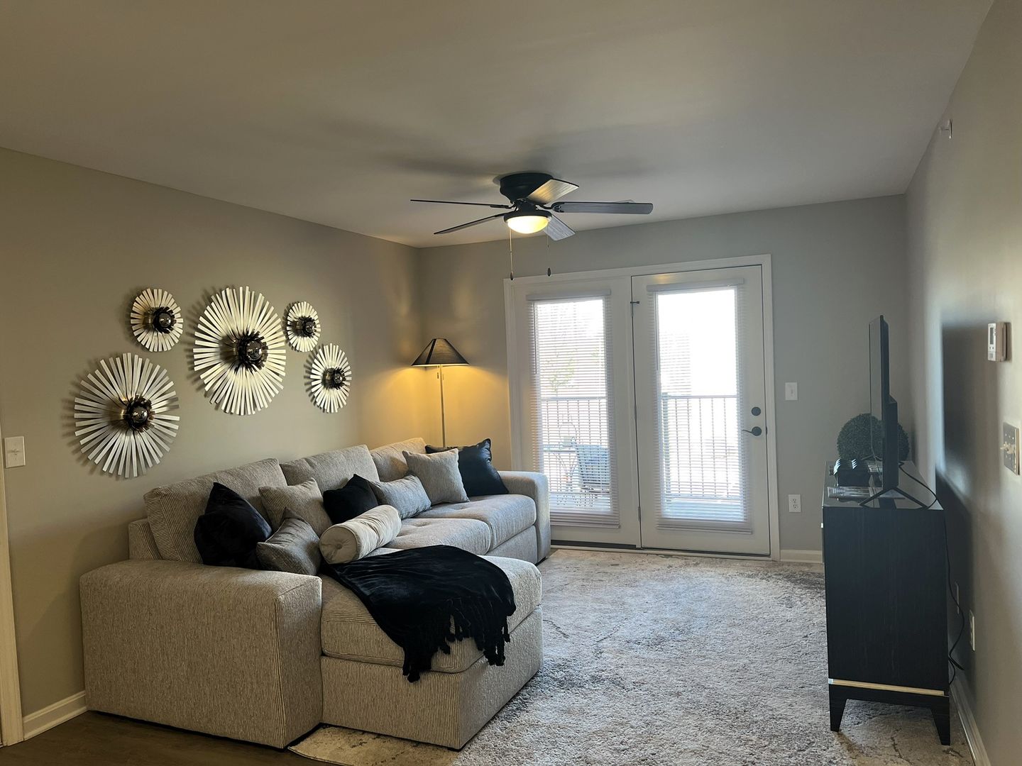 Corydon Apartment: 2090 Corydon Ramsey Rd.