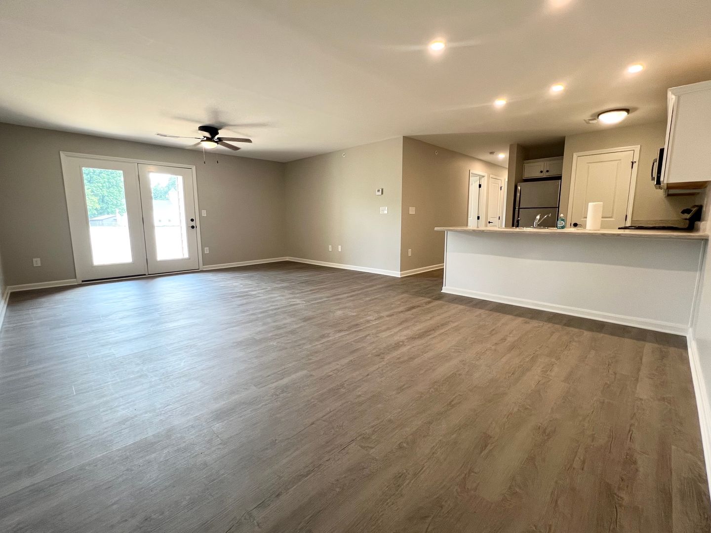 Corydon Apartment: 2090 Corydon Ramsey Rd.